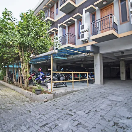 RedDoorz Plus near Ciputra World Kuningan 2-2
